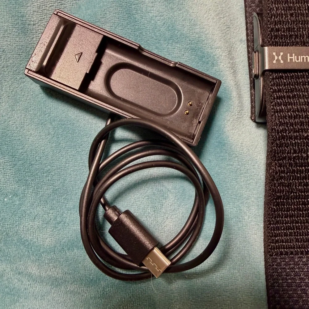 EUC HUME Heart Rate/Activity/Sleep Monitor wrist band w Magnetic Charger Cable